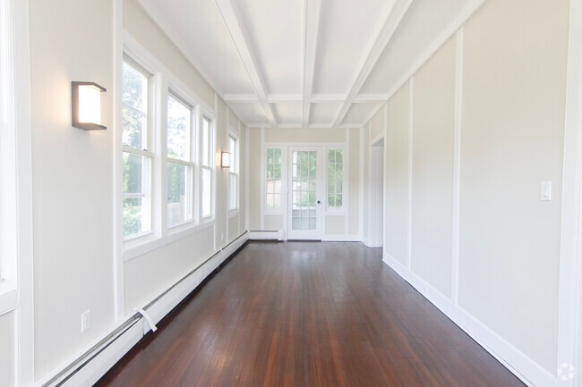 Building Photo - 44 Croton Ave