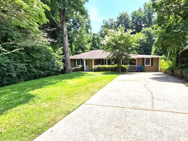 Building Photo - 3022 Templewood Dr NE