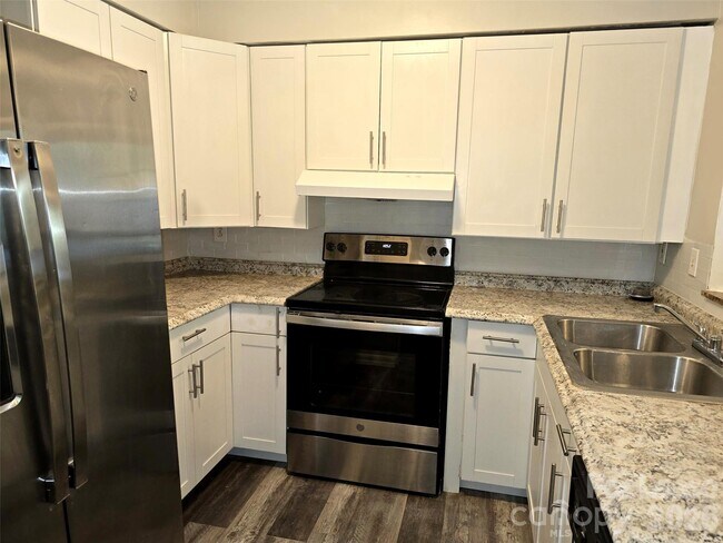 Building Photo - 4608 Sharon Chase Dr