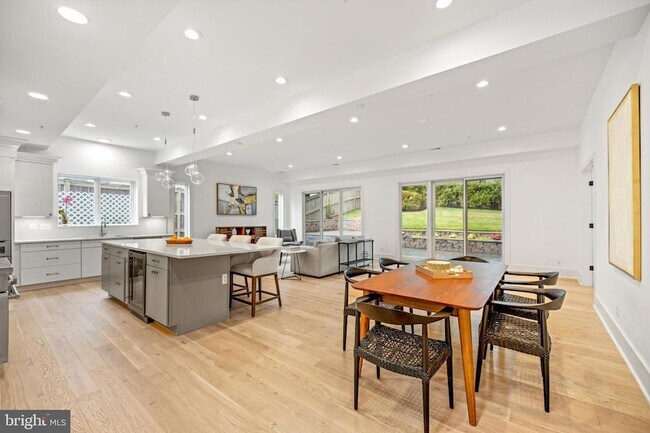 Foto del edificio - 8609 Woodbrook Ln