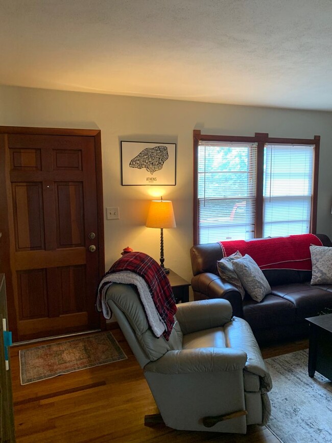 Building Photo - Cozy 2BR Normaltown Home