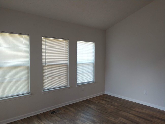 Building Photo - 2047 Bridgewater Ln