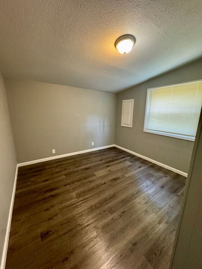 Building Photo - 5523 Holborn Dr
