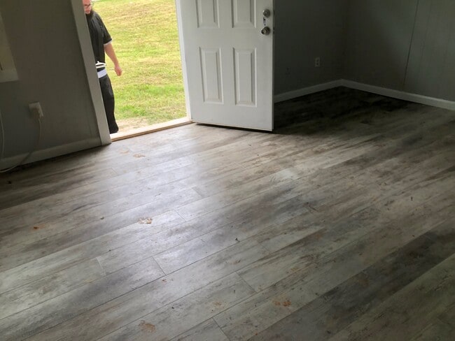 Foto del edificio - 735 6th St NE