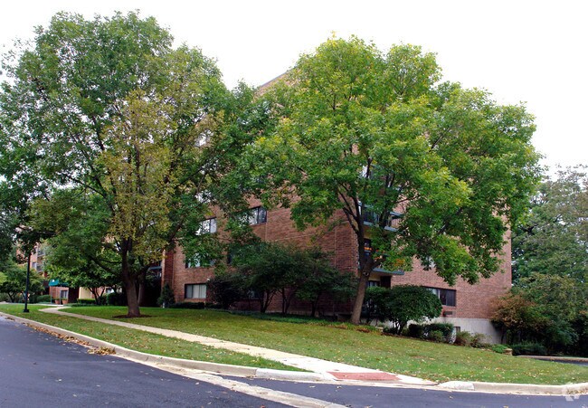 Building Photo - Huntington Grove Condominiums