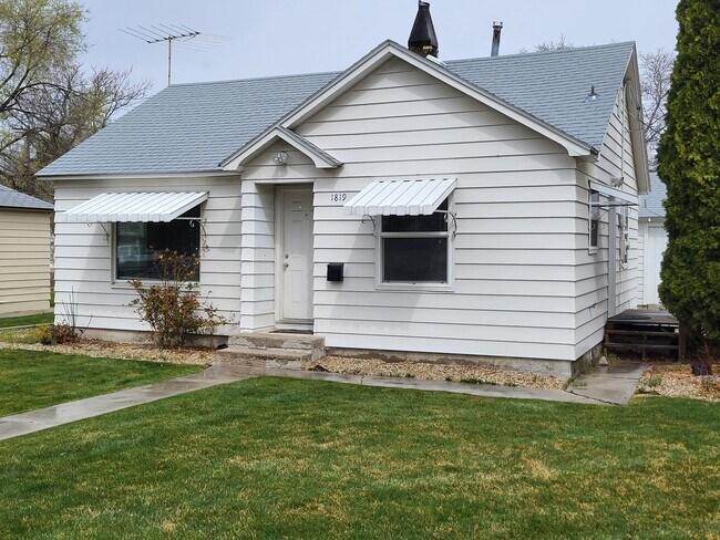 Foto del edificio - 1819 E Maple St