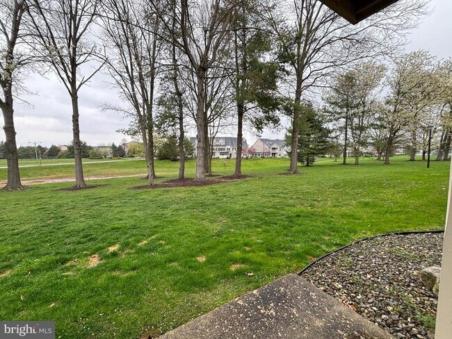 Foto del edificio - 903A Sedgefield Dr