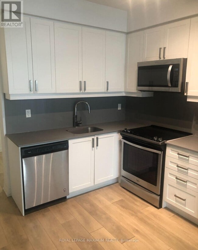 Building Photo - 7895 Jane St