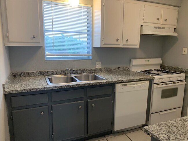 Building Photo - 3110 Falk Ct