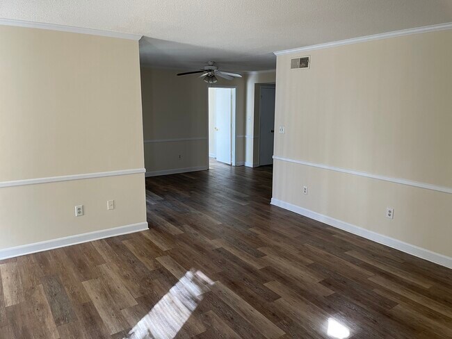 Building Photo - 8719 Sharonbrook Dr
