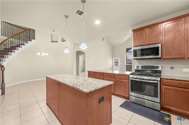 Building Photo - 625 Palmilla St