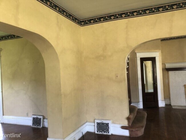 Building Photo - 3 br, 1 bath House - 1204 Ridge Ave A Unit A
