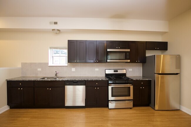 Building Photo - 4461 W Lawrence Ave