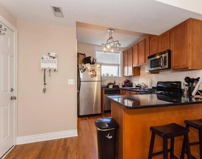 Foto del edificio - 1516 W Waveland Ave