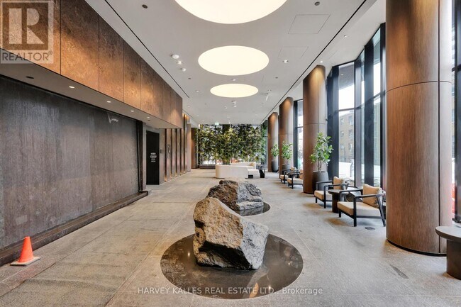 Photo du bâtiment - 110 Broadway Ave