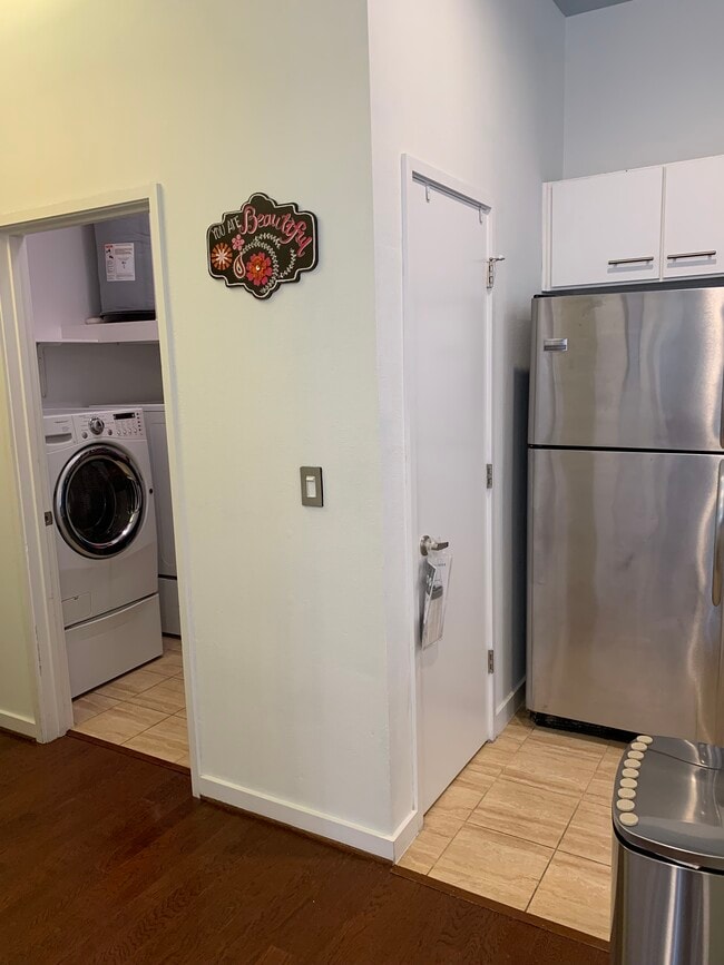 Laundry-n-Kitchen - 3025 Bryan St