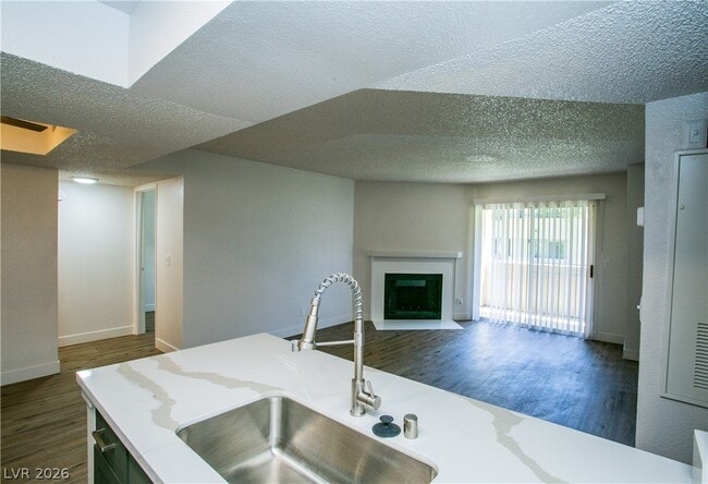 Building Photo - 6750 Del Rey Ave