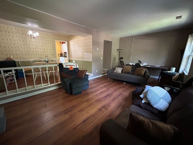 Foto del edificio - 4 Bedroom, 2.5 Bath Townhouse for Rent – $2,700/Month