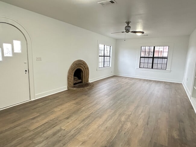 Foto del edificio - 1900 College Ave