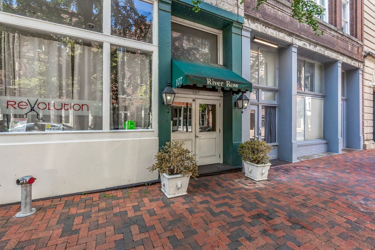 Primary Photo - 107 S Front St