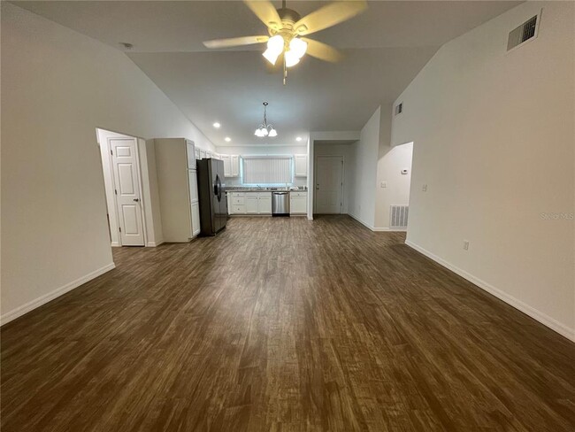 Building Photo - 613 Eden Dr