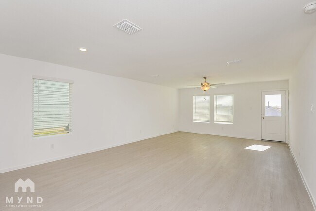 Building Photo - 2712 Mistwood Dr
