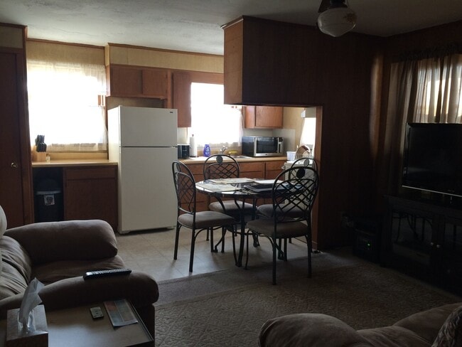 Building Photo - 1251 Newport Rd