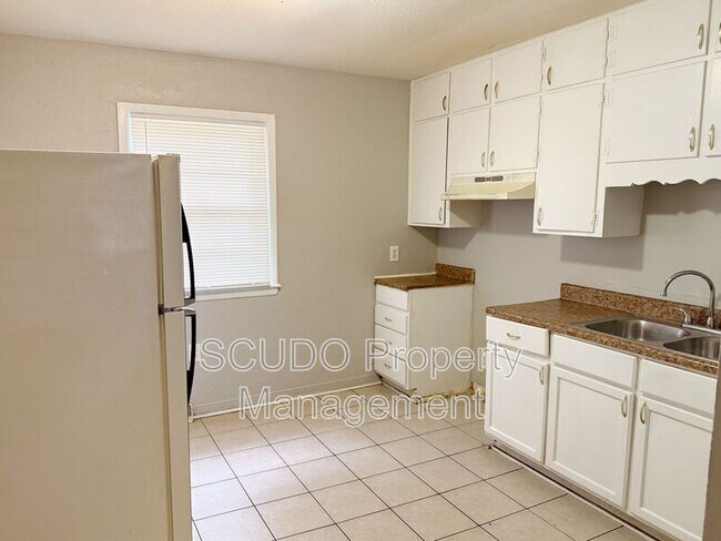 Foto del edificio - 1021 S Appleton Ave