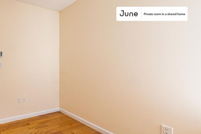 Building Photo - Room in Shared 4 bed/2 bath home