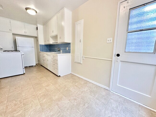 Foto del edificio - 8262 Blackburn Ave