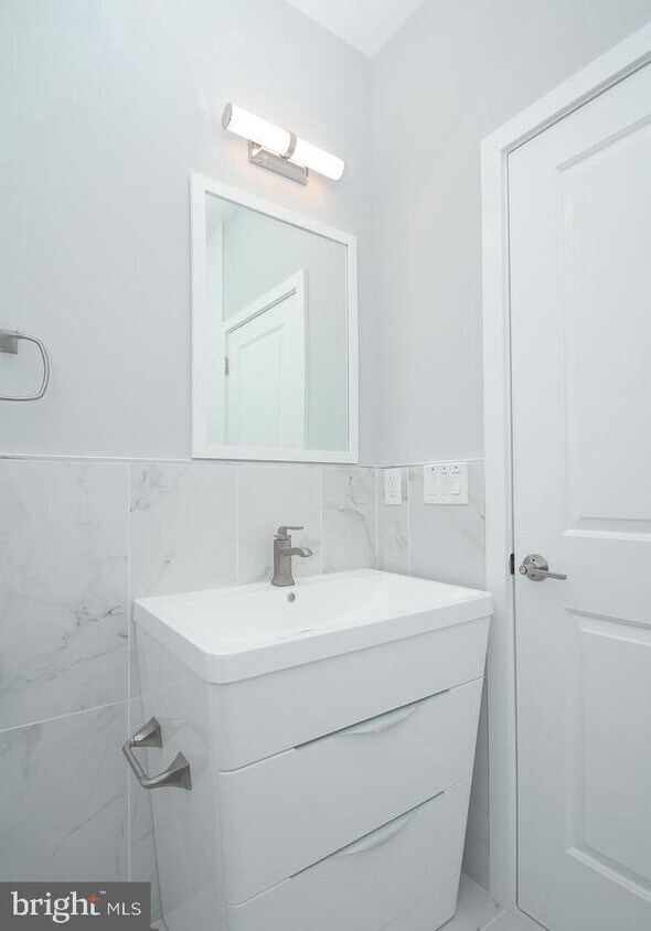Primary Photo - 2423 Frankford Ave