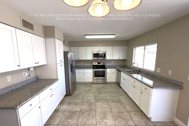Building Photo - 16845 W Windermere Way