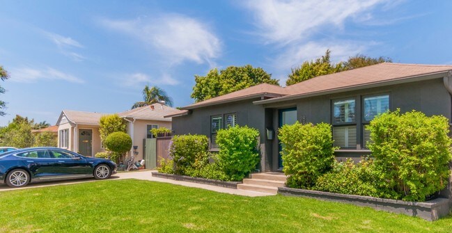 Building Photo - 2818 Federal Ave