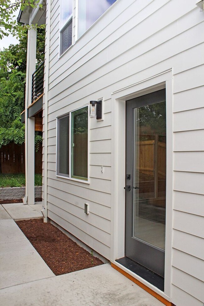 Foto del edificio - 4563-4563 N Borthwick Ave