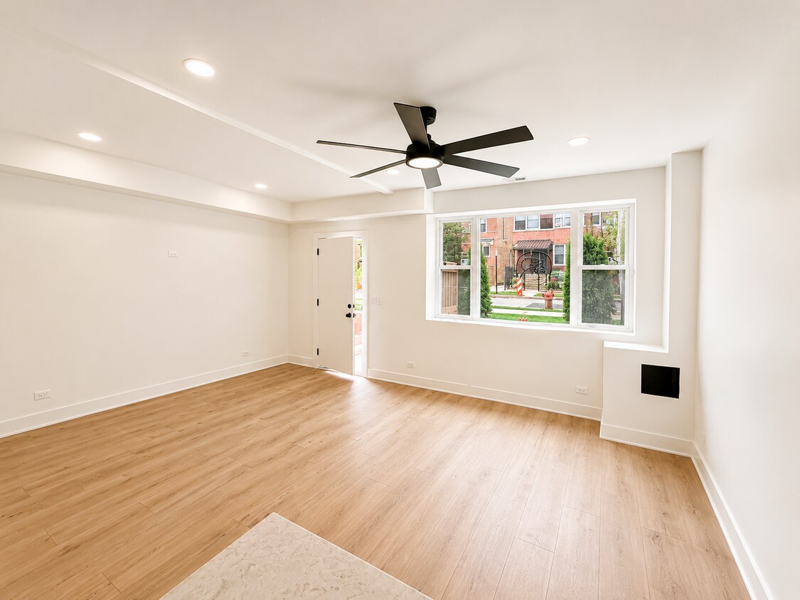 Foto del edificio - 3136 N Ridgeway Ave