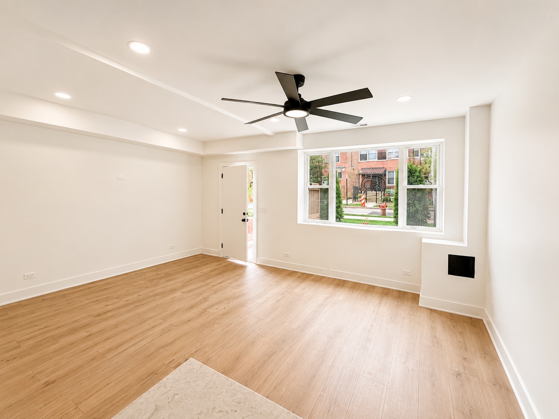 Building Photo - 3136 N Ridgeway Ave