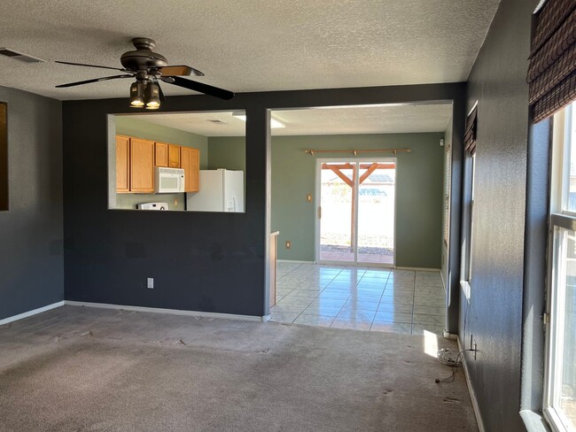 Foto del edificio - Cozy 3 Bedroom 2 Bathroom Home In The NW!