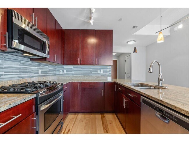 Foto del edificio - 100 3rd Ave S