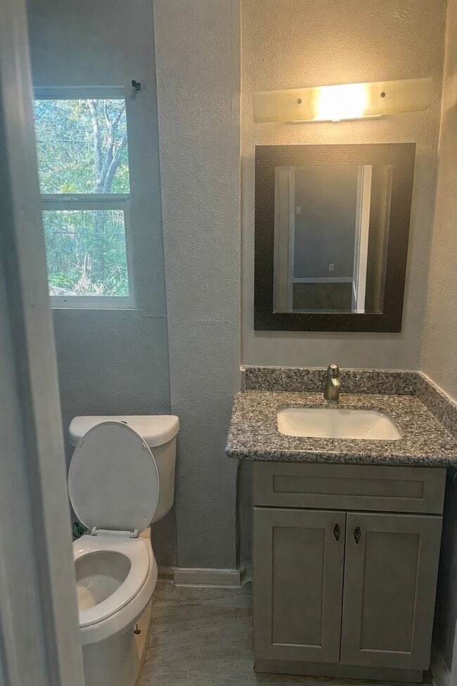 Foto del edificio - 2310 Merle St