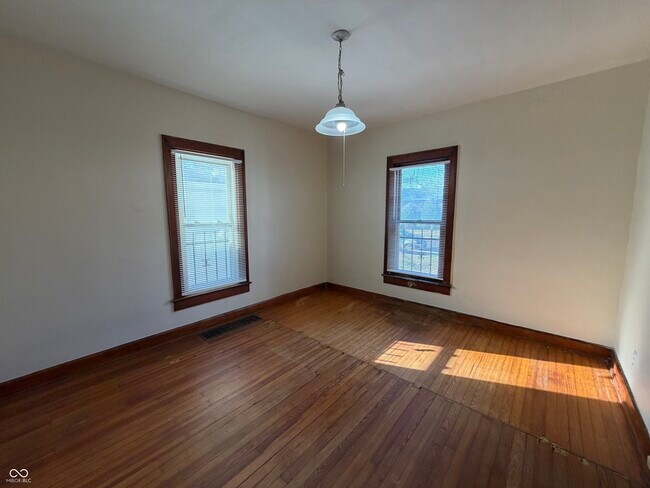 Foto del edificio - 321 W 32nd St