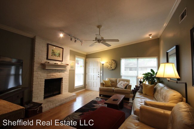 Building Photo - 11902 Broad Oaks Dr