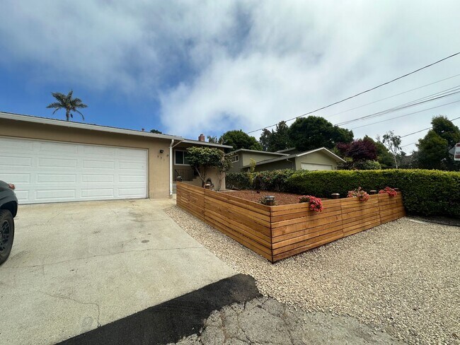 Building Photo - Cozy 3 bedroom/ 2 bath in Rio Del Mar!
