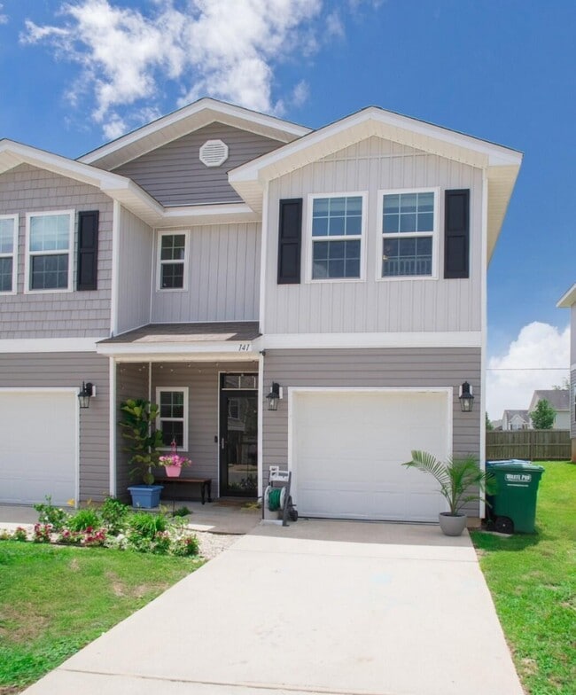 Building Photo - 141 Iron Horse Dr W