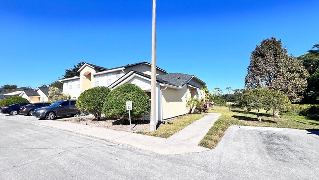 Building Photo - Available December 4th! Great END Unit 3 B...