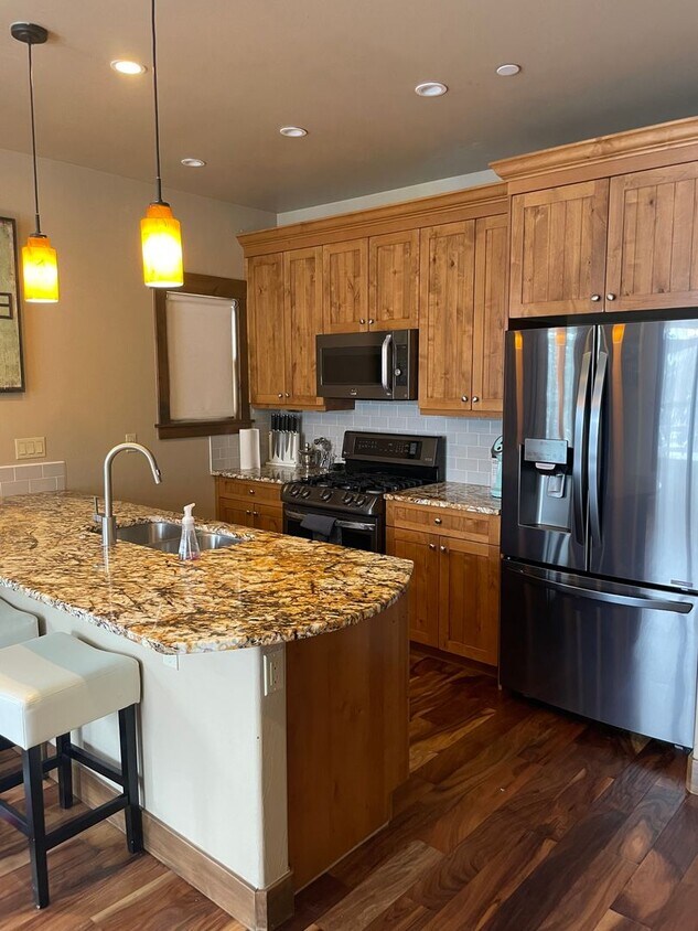 Primary Photo - Unfurnished 2 bedroom in Frisco. Walk to M...