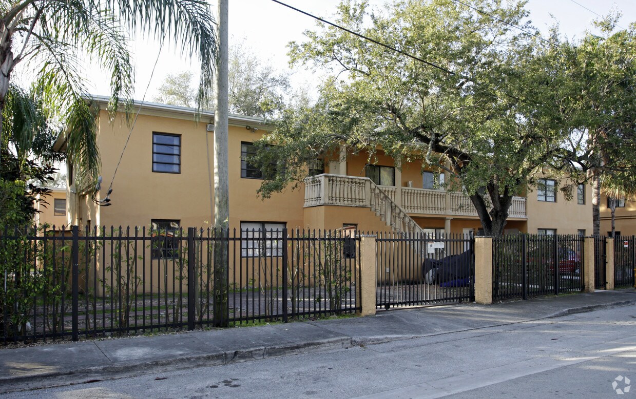Building Photo - 6116 SW 62nd Ter