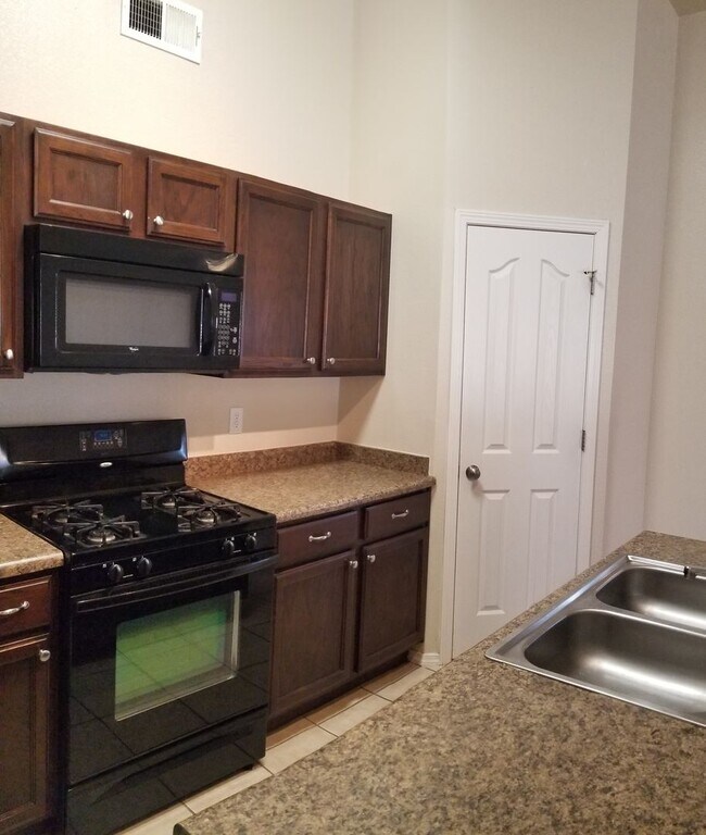 Foto del edificio - Charming 3 bedroom, 2 bath in Northeast El...