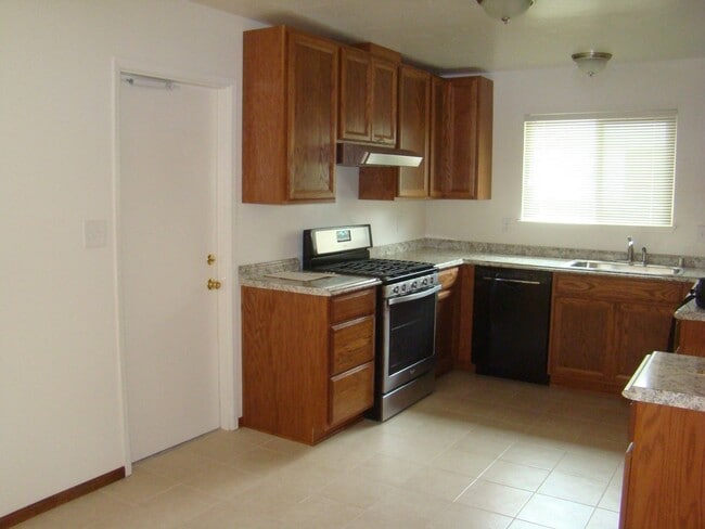 Building Photo - 3/2 Home on Lompoc's South Side