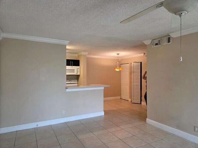 Foto del edificio - 10749 Cleary Blvd