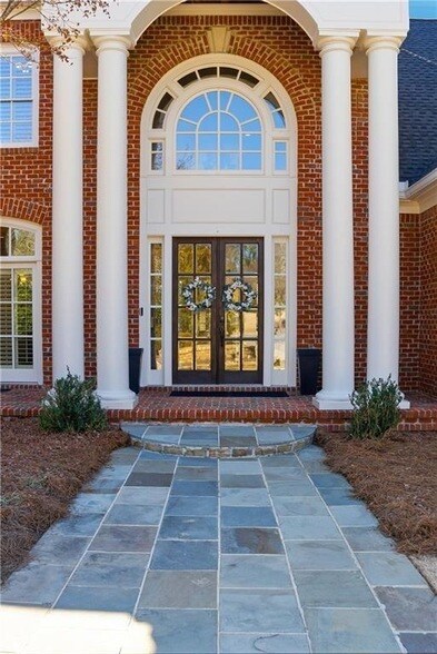Foto del edificio - 6335 Howell Cobb Ct